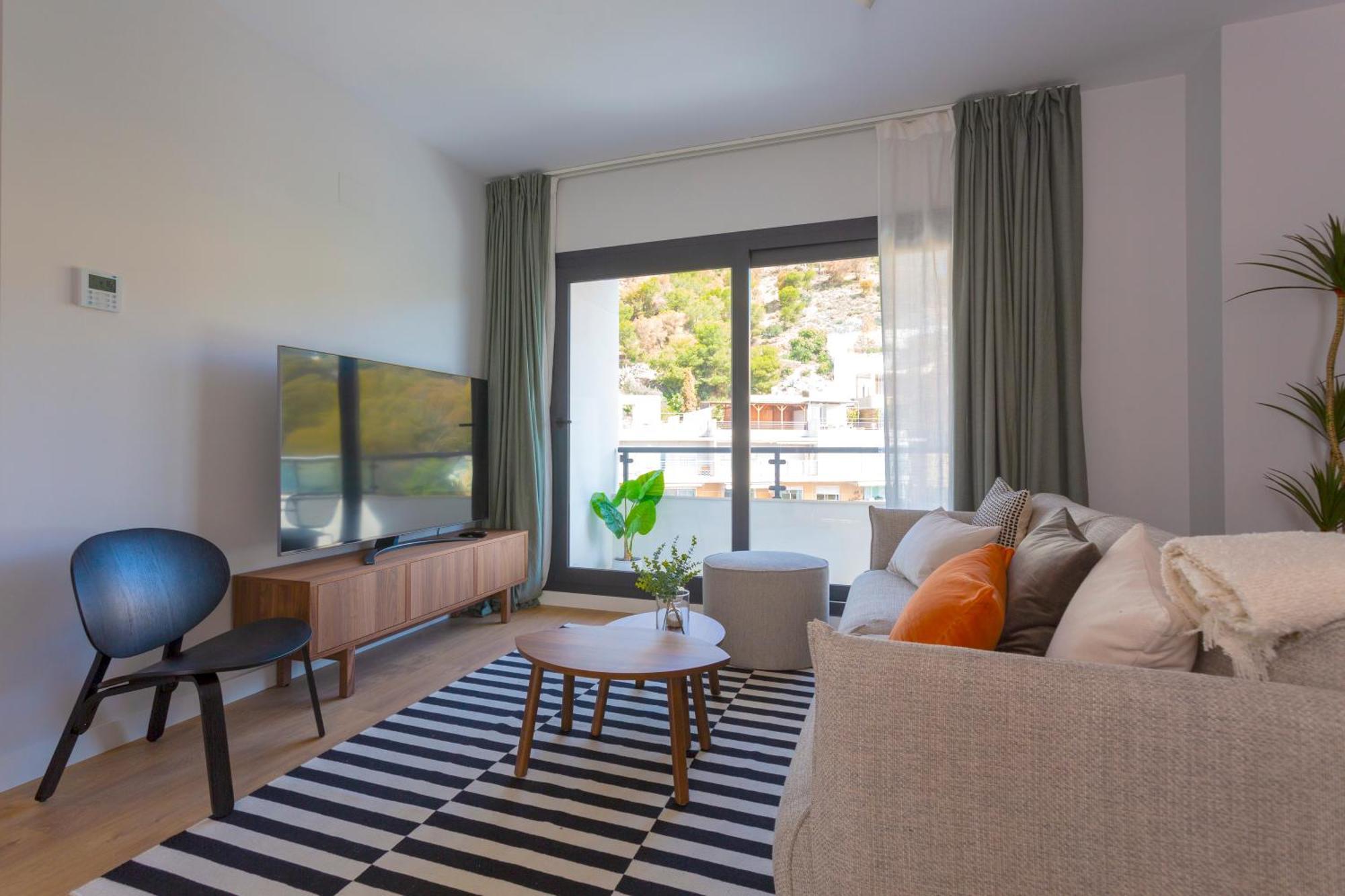 Atico En Paseo De Reding By Rent Me Apartamento *