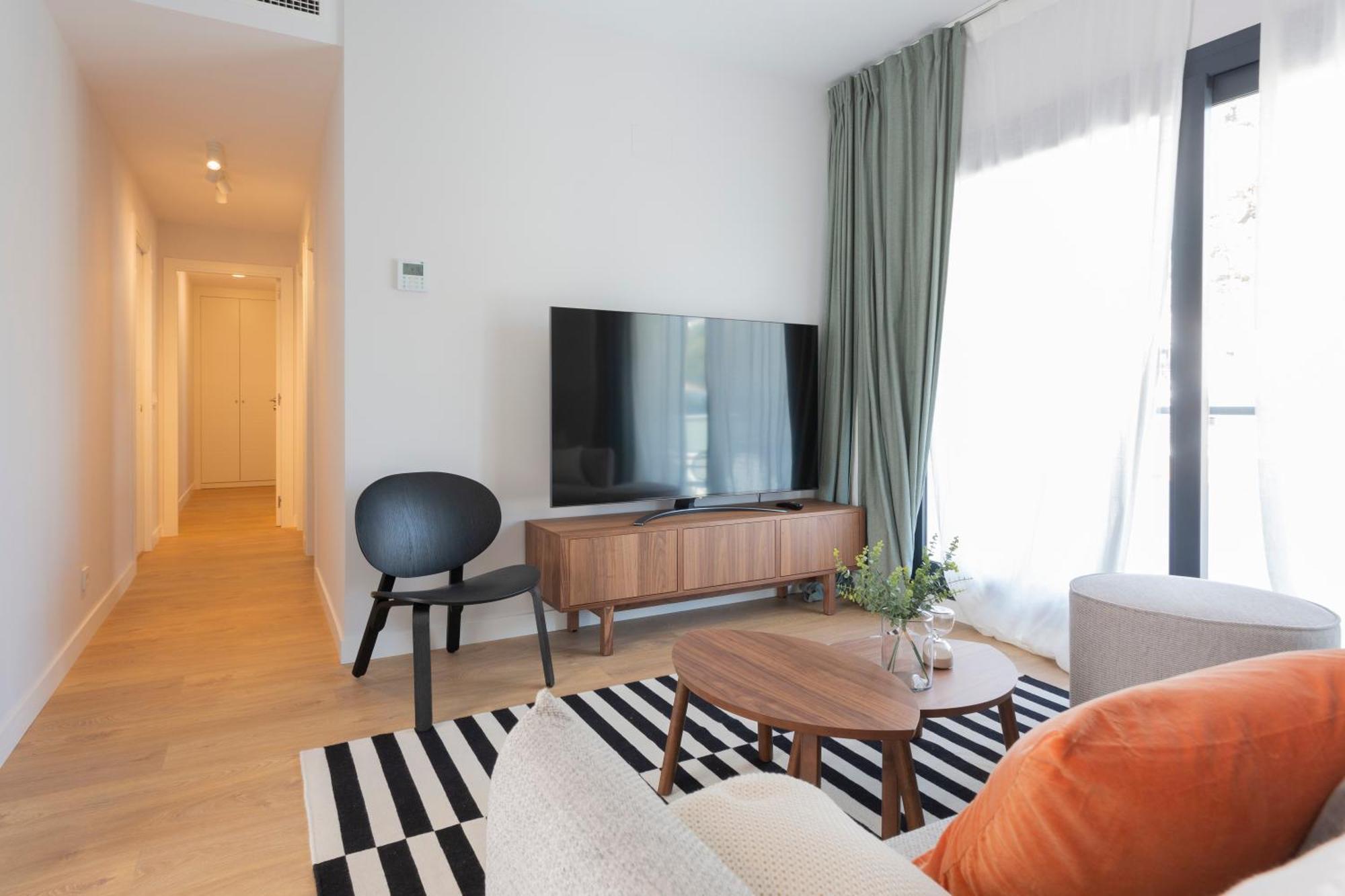 Atico En Paseo De Reding By Rent Me Apartamento *