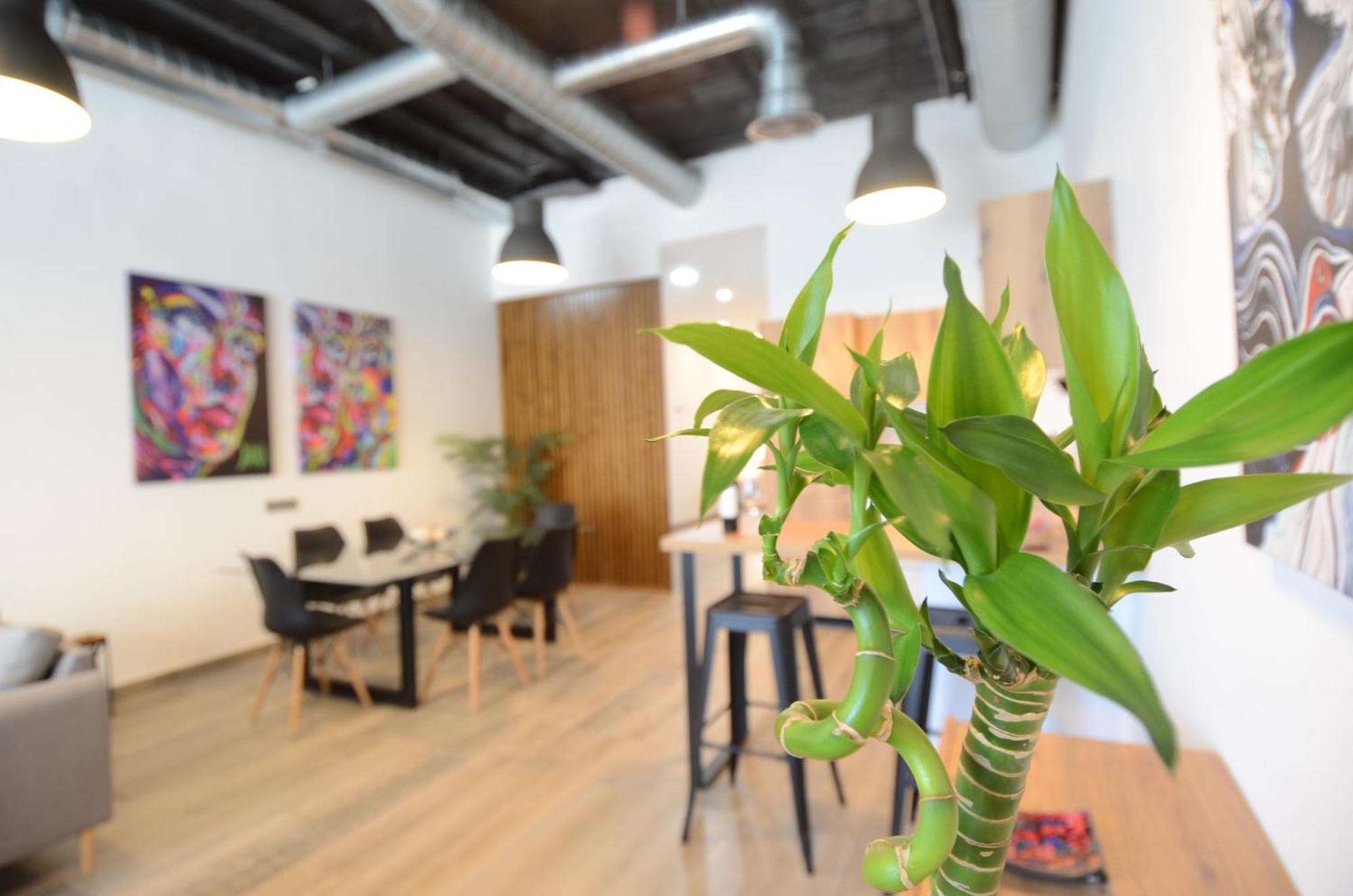 Fabrica Del Lujo En El Centro De * Malaga