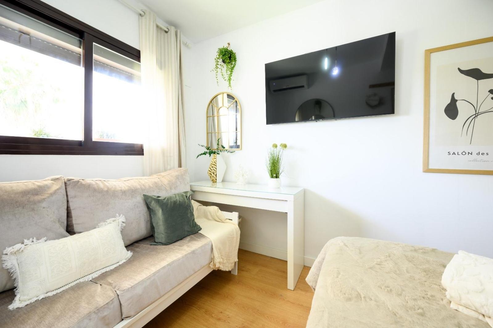 Lejlighed Estudio Con Parking Teatinos Living