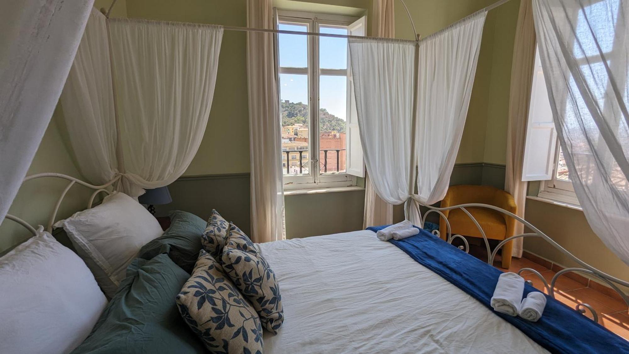 Victoria Hotel 2*