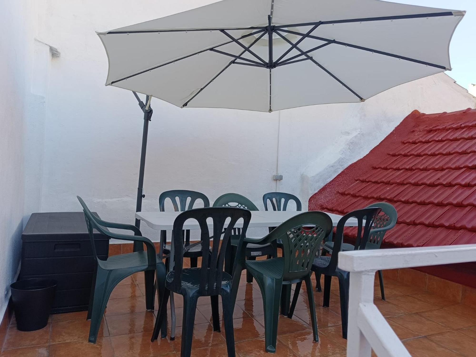 Amplia Casa Entera Con Patio Y Terraza Familia Y Grupo De Amigos