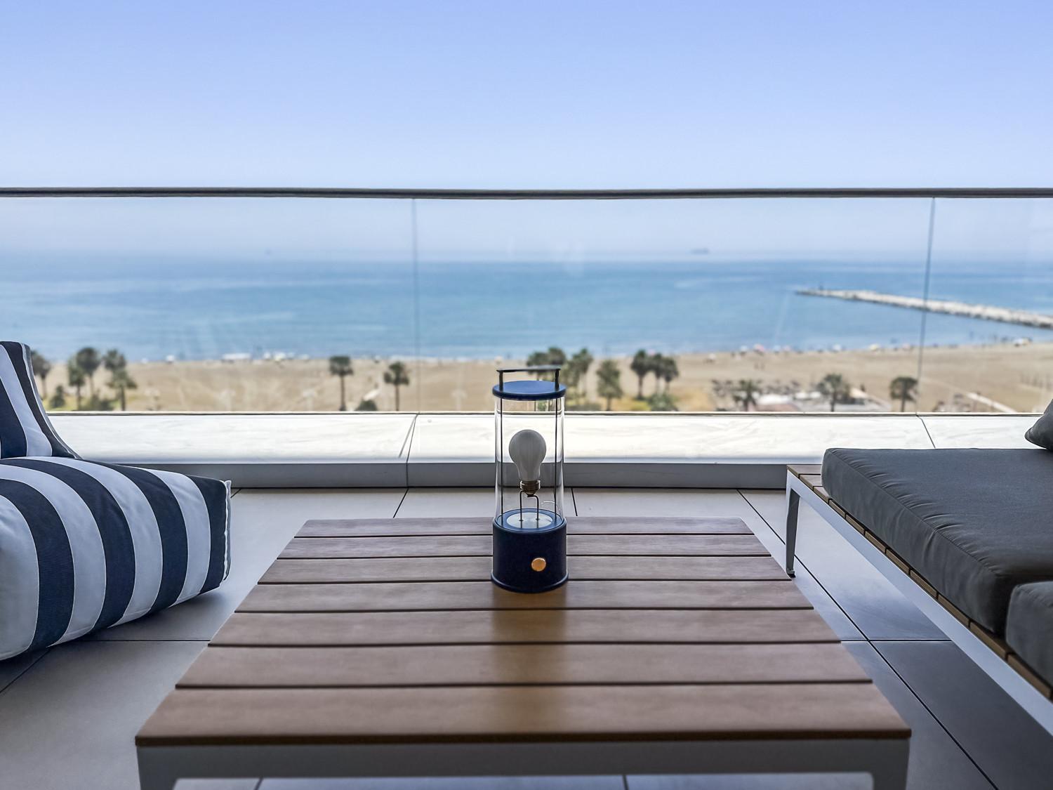 -malagasunapts-tower Living Sea Views Pool Gym Park Lejlighed