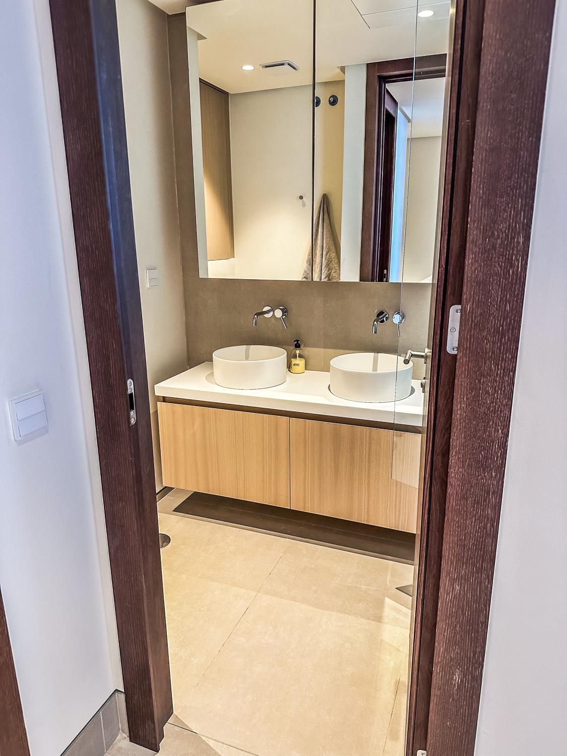 -malagasunapts-tower Living Sea Views Pool Gym Park Lejlighed