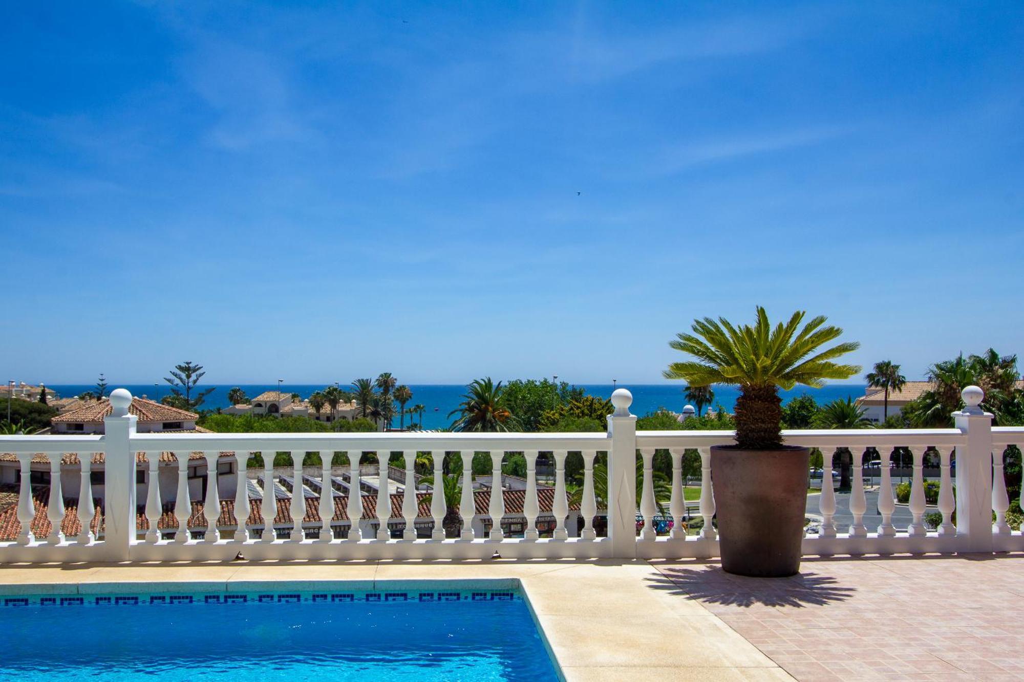 108-villa, 2 Minutes Walk To The Beach, Heated Pool Villa Málaga