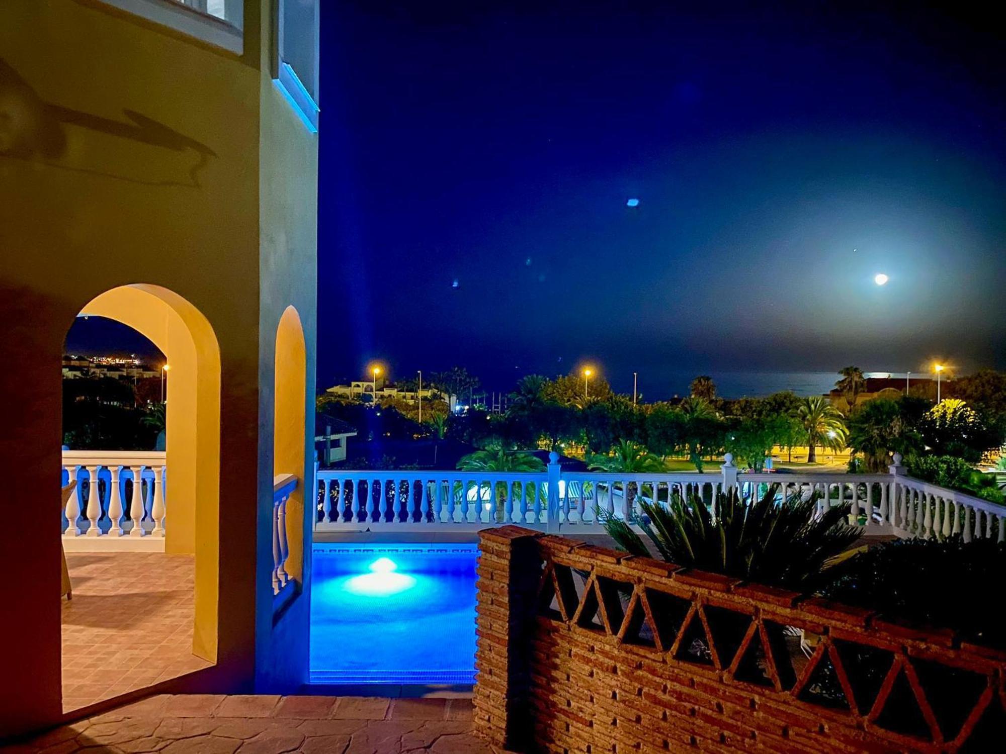 108-villa, 2 Minutes Walk To The Beach, Heated Pool Málaga