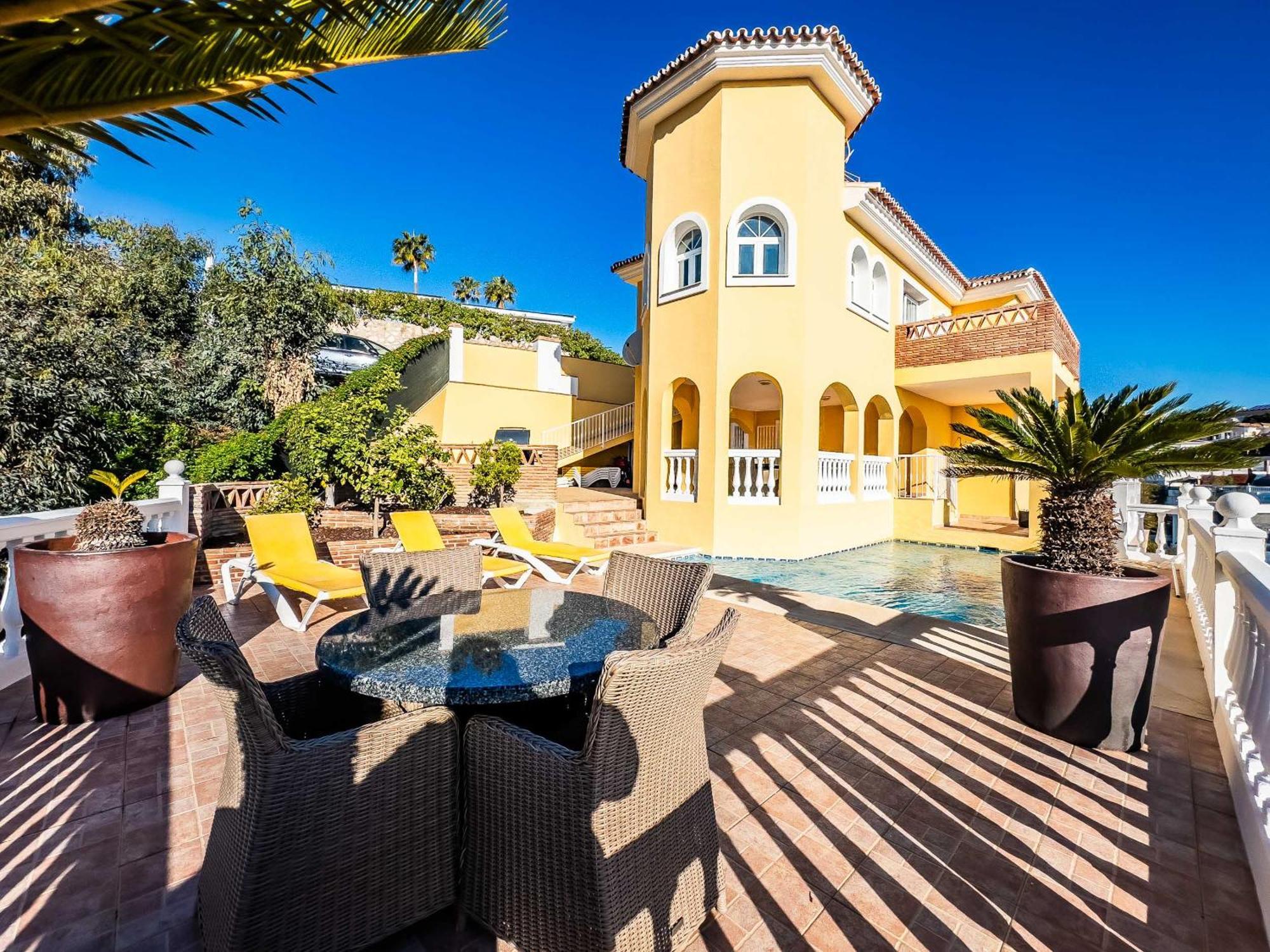 Villa 108-villa, 2 Minutes Walk To The Beach, Heated Pool