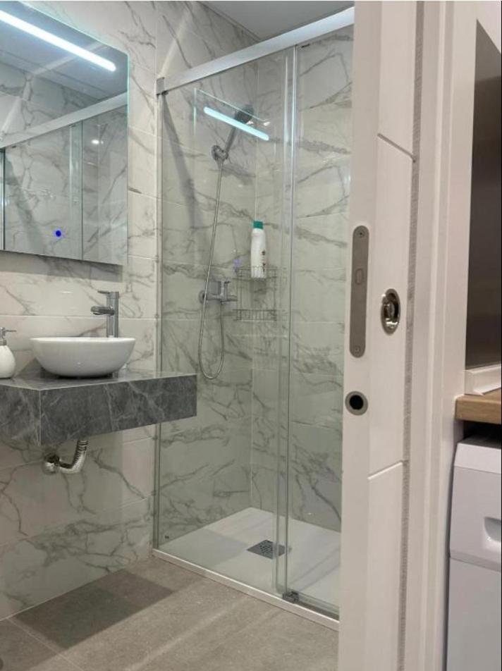 Estupendo Piso A 5 Min De La Estacion De Bus Y Tren Maria Zambrano Apartamento *