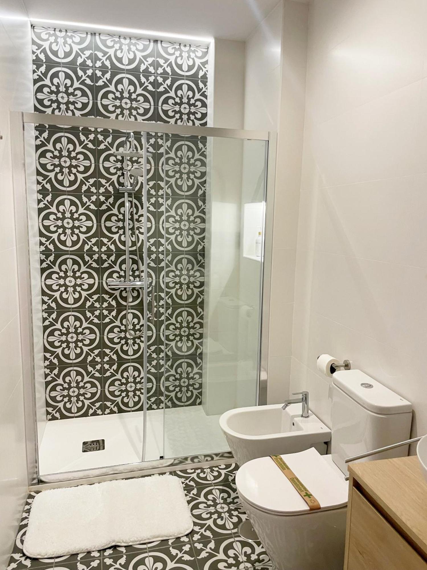 Piso Familiar Con Tres En La Goleta * Málaga