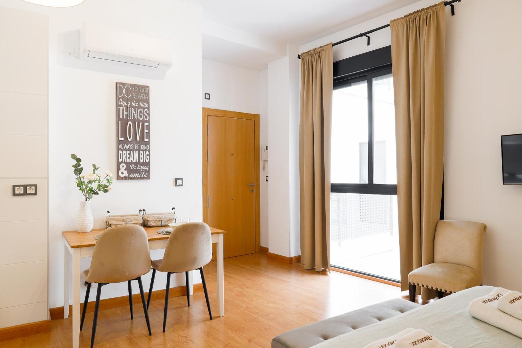 C15 - Charming Modern In The Centre Leilighet