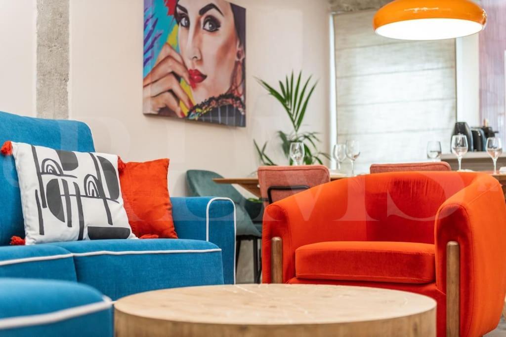 Apartment Stylish With A Street Art Touch By Rems Málaga