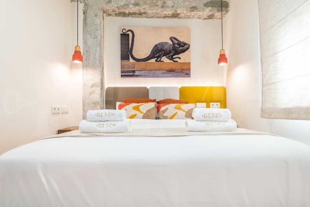 Apartment Stylish With A Street Art Touch By Rems Malaga