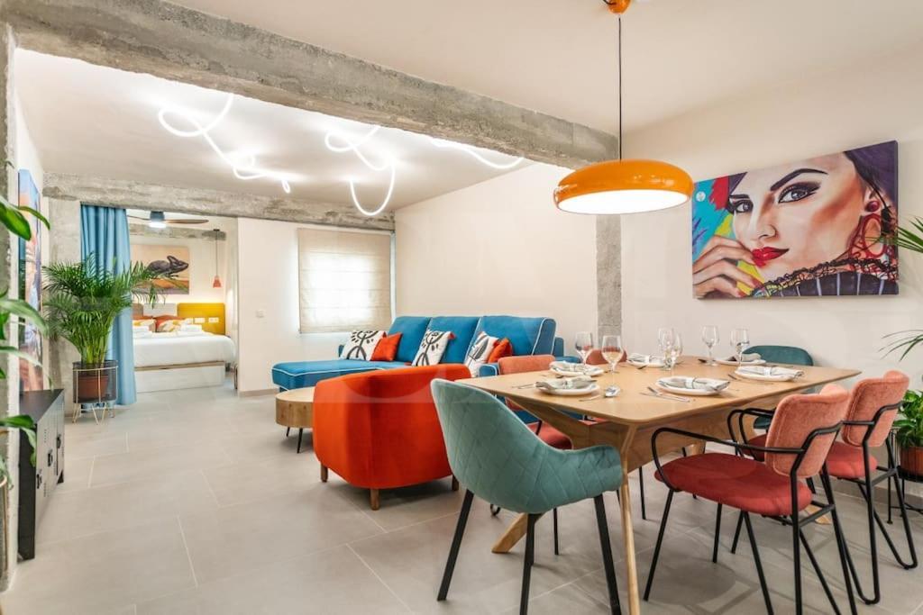 Apartment Stylish With A Street Art Touch By Rems Malaga