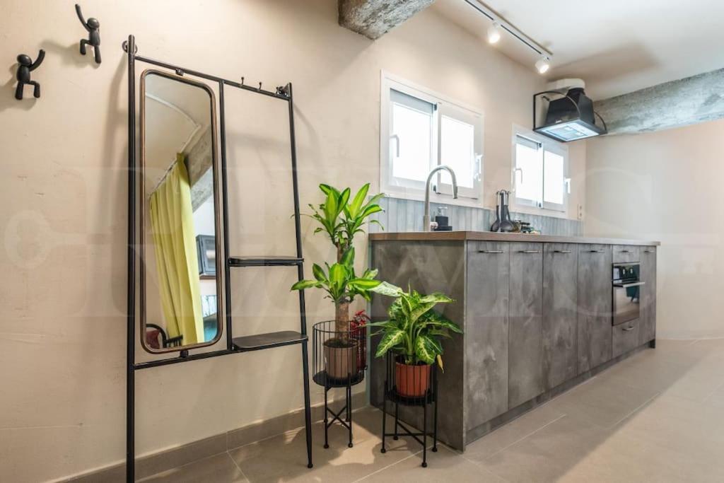 Apartment Pop Art Gem With Paintings By Local Artist By Rems *