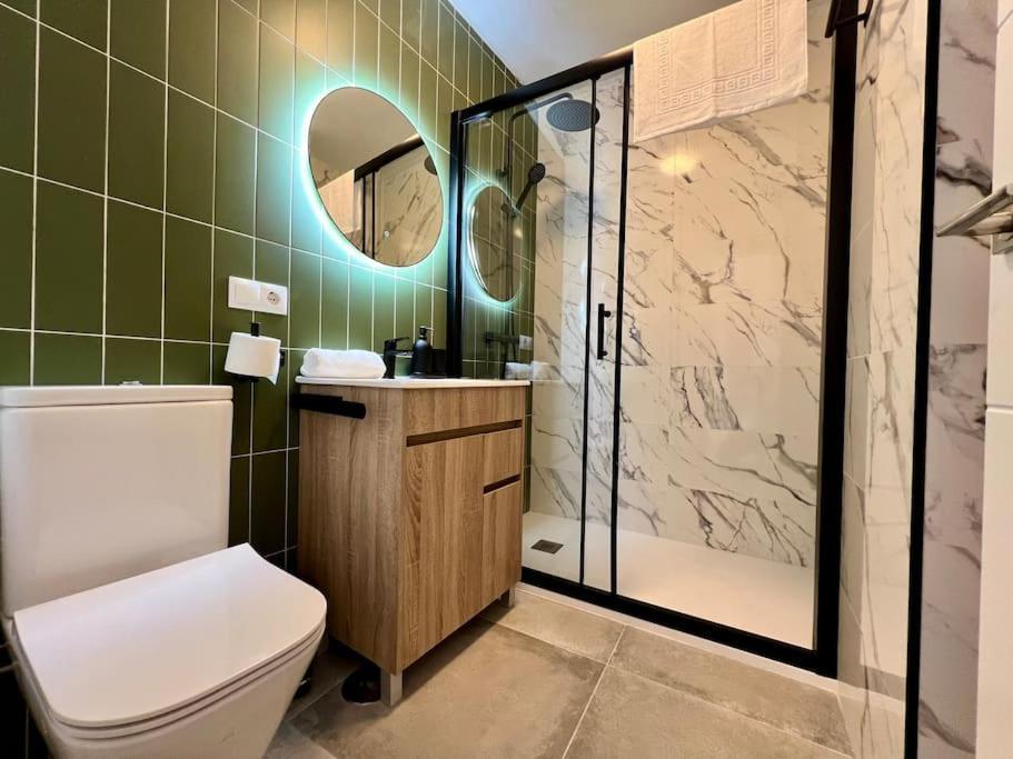 With Private Rooftop By Easytrip Apartamento