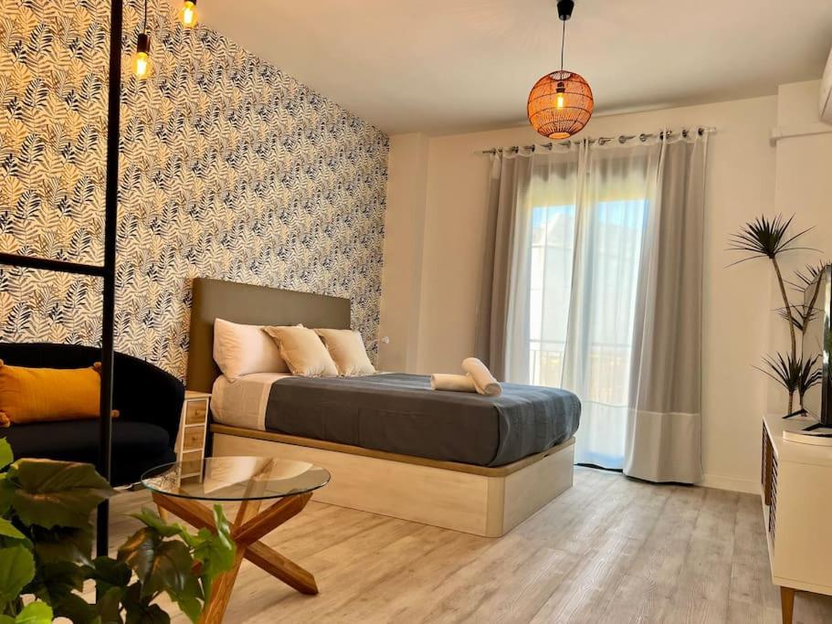 Apartamento With Private Rooftop By Easytrip Málaga