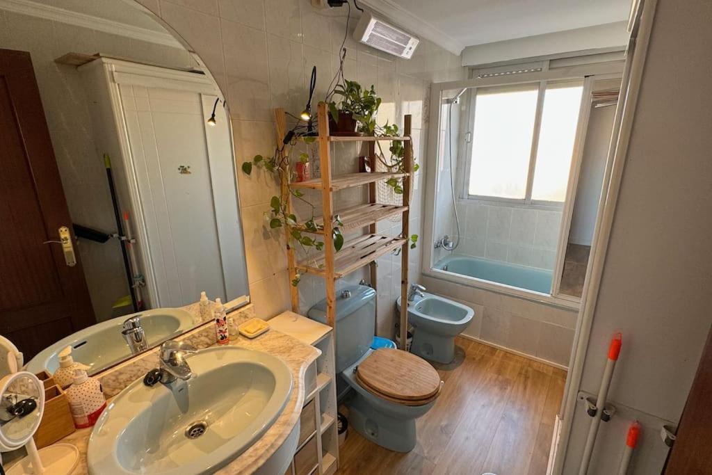 Apartamento Charming With Mountain Views Málaga
