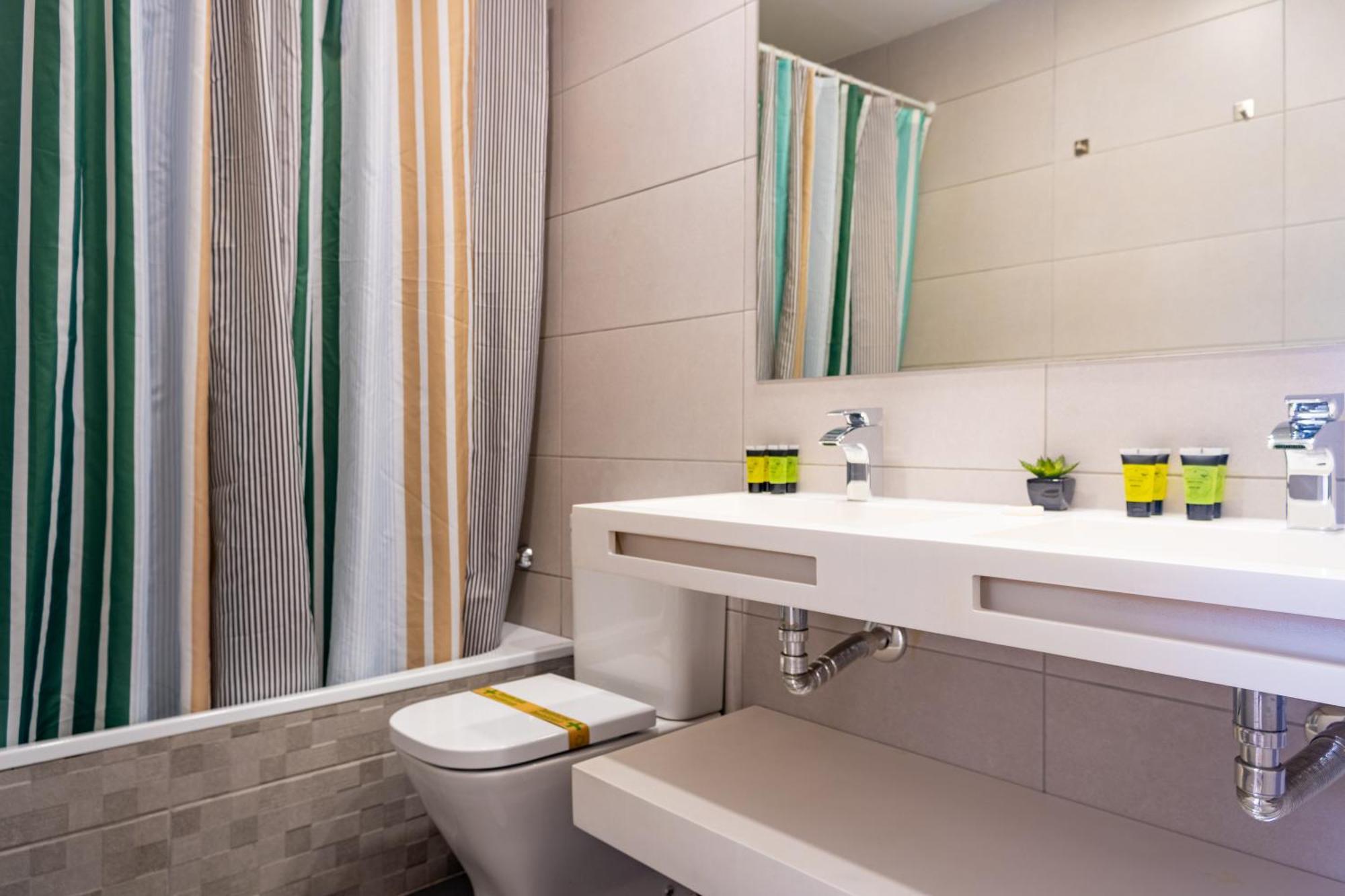 With Pool-2bedrooms 2bathrooms-malaga *