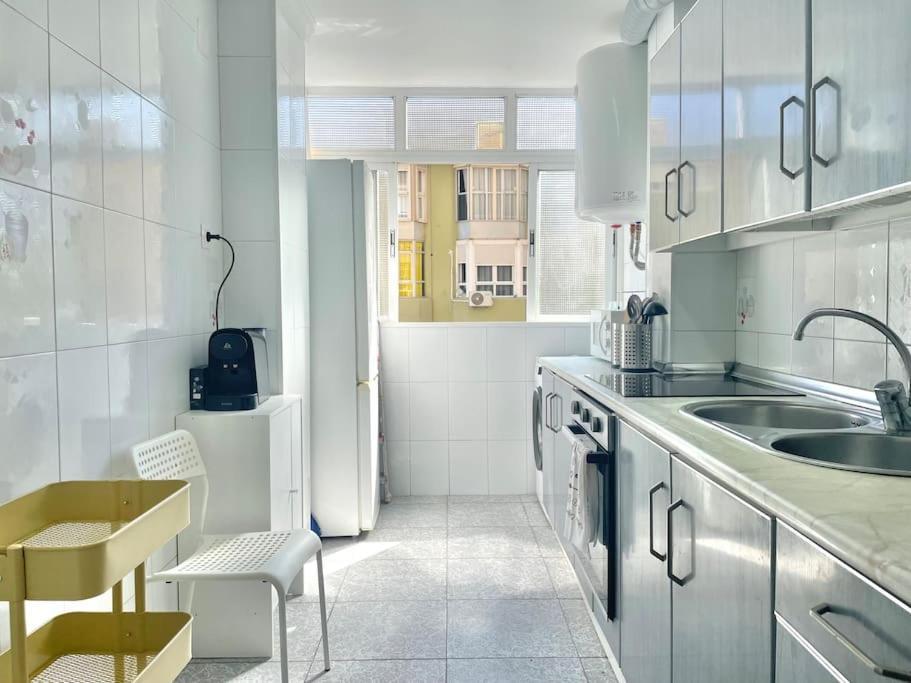 3 Habitaciones, Terraza Y A 200 Metros De La Playa Appartamento Málaga