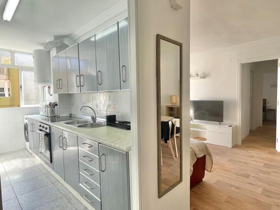 3 Habitaciones, Terraza Y A 200 Metros De La Playa Appartamento Málaga