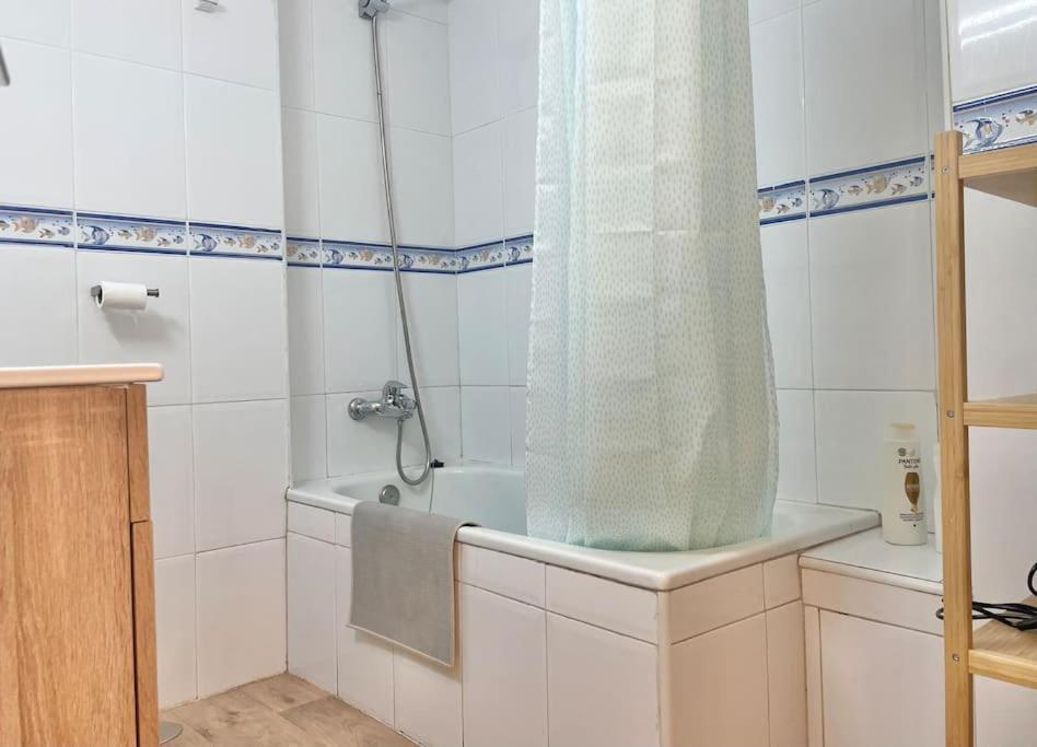 3 Habitaciones, Terraza Y A 200 Metros De La Playa Málaga