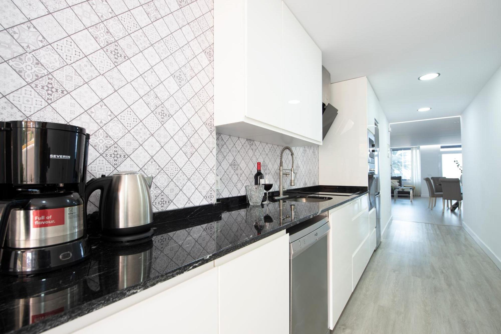 Frente A La Playa Malagueta-ciudad Melilla, 6 Personas Apartamento *