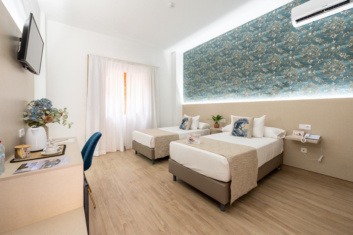 Hotell Plaza Del Castillo 4*