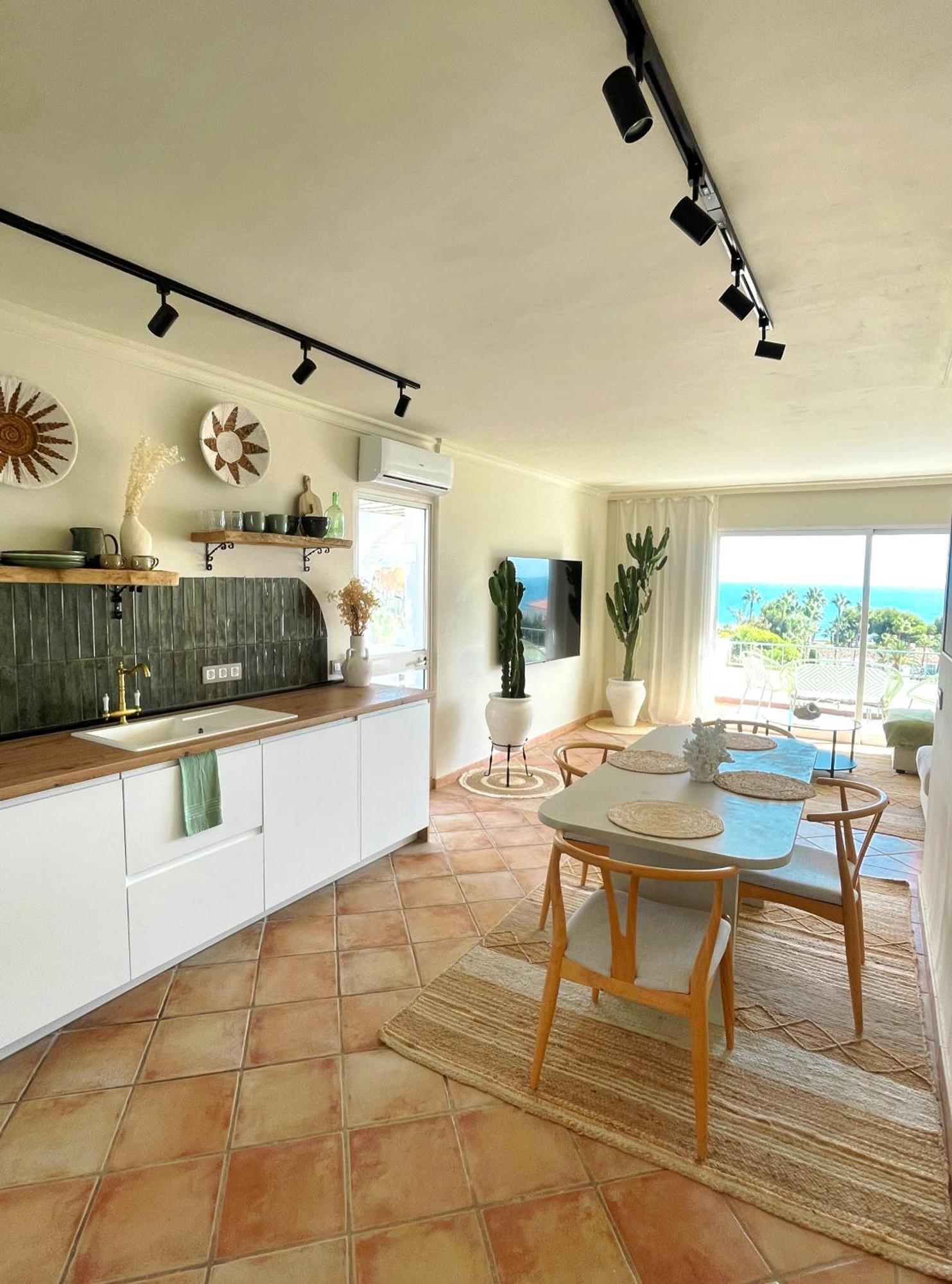 Apartamento Atico Con Dos Terrazas Con Estupendas Vistas Del Mar