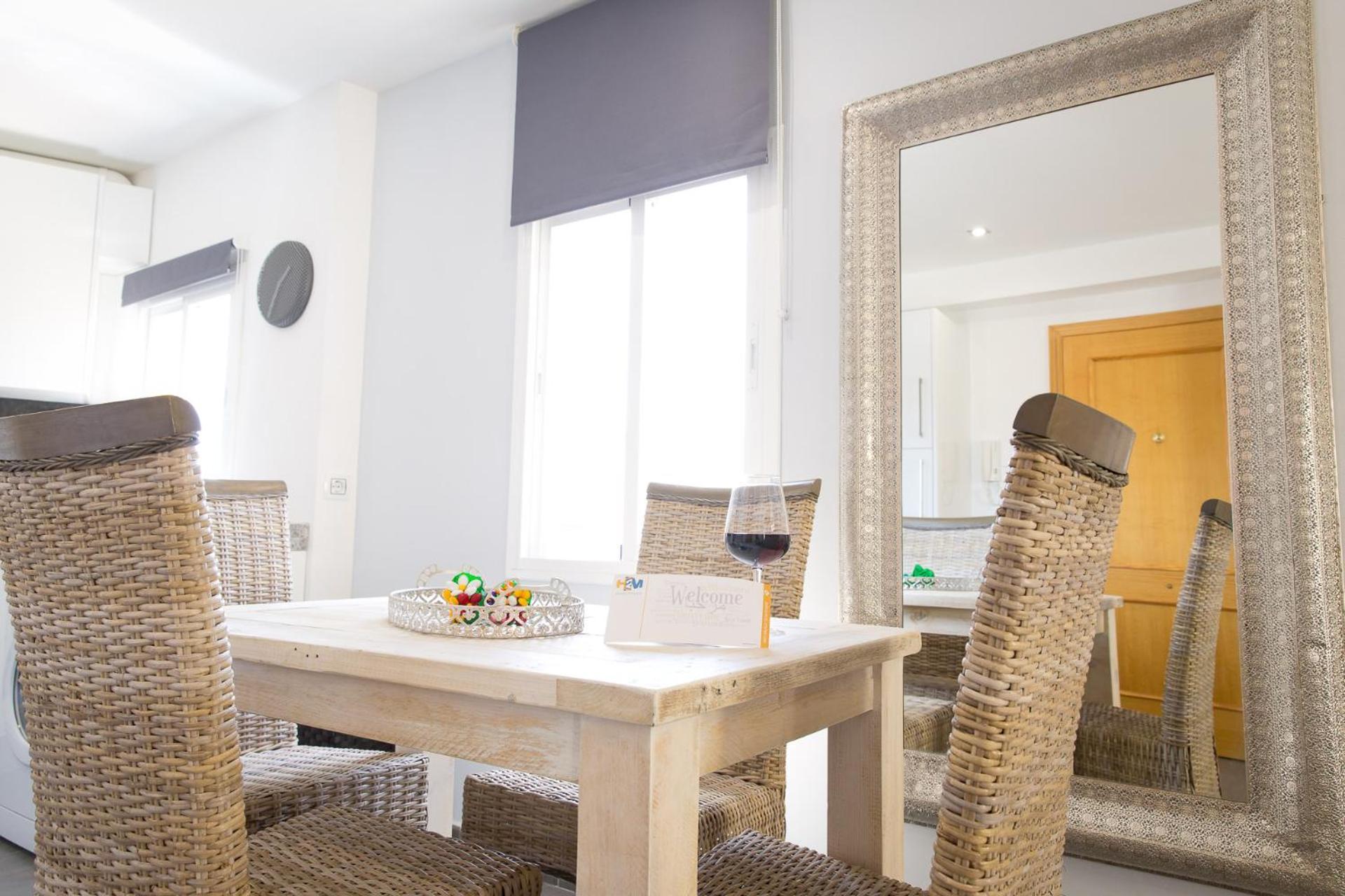 Apartment Holidays2malaga Dos Aceras In Old Town & High Speed Wifi Malaga