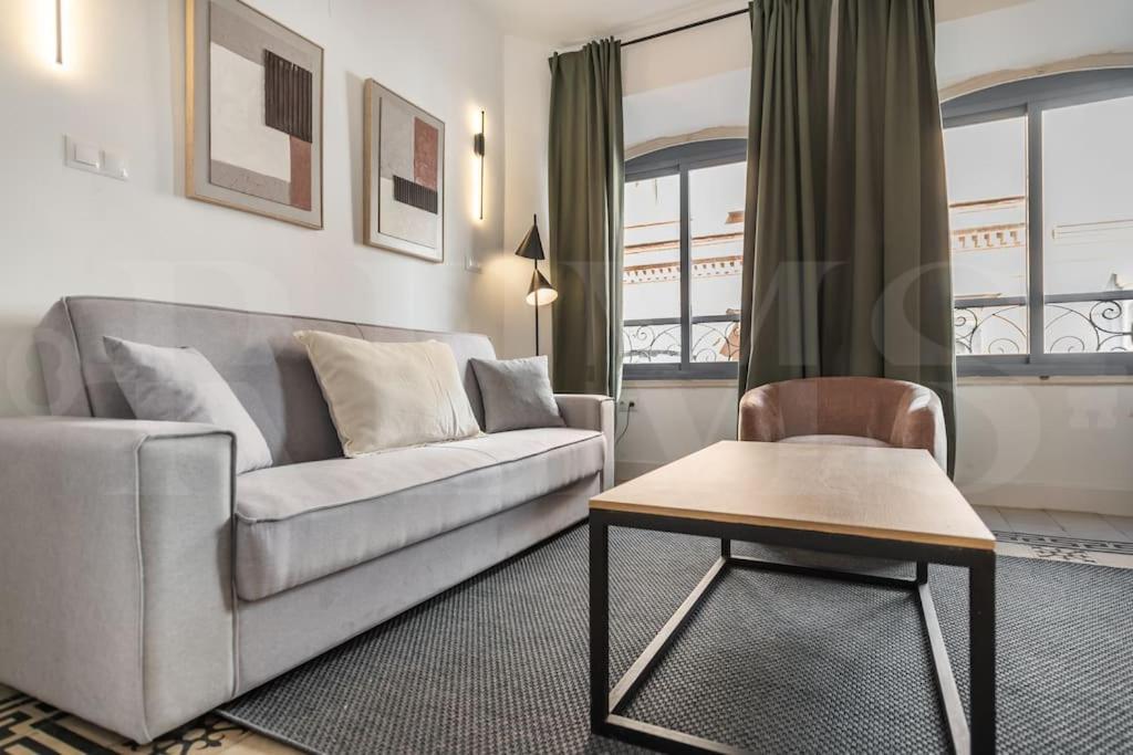Sophisticated With Terrace By Rems Apartamento