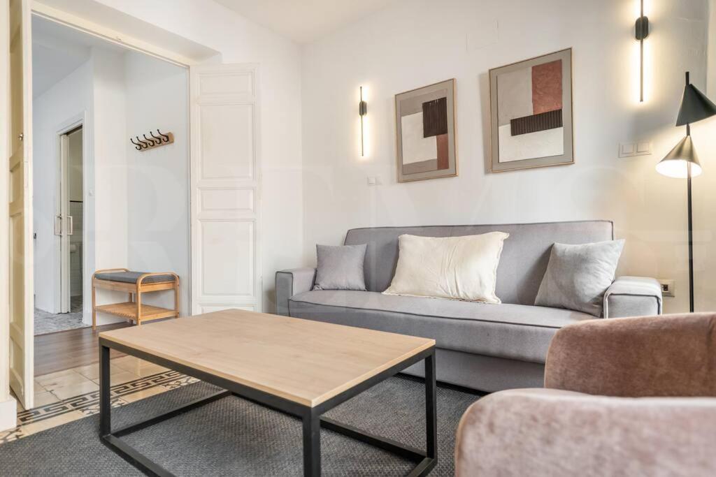 Sophisticated With Terrace By Rems Apartamento