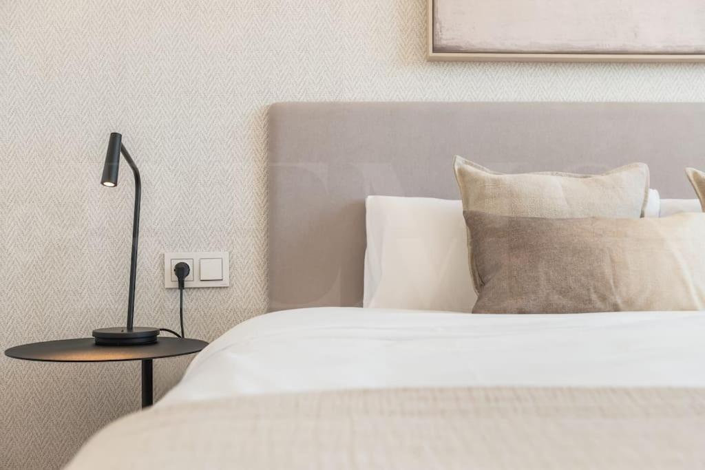 22nd Floor Modern Urban Sky With Parking & Gym By Rems Malaga
