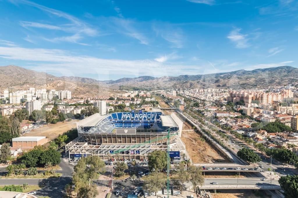 22nd Floor Modern Urban Sky With Parking & Gym By Rems Apartment Malaga