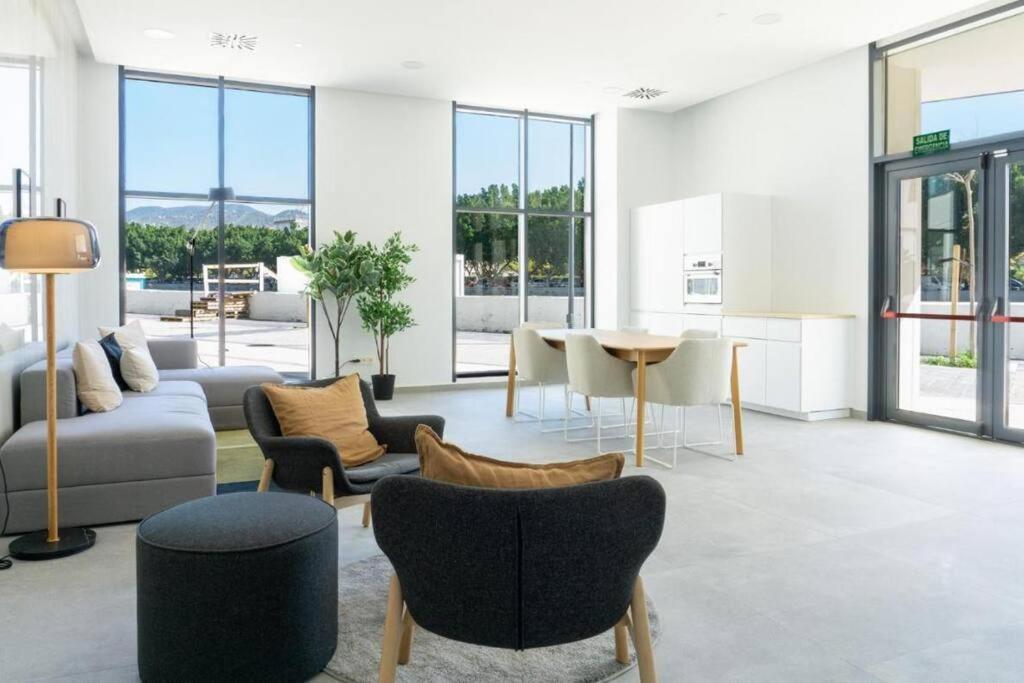 Leilighet Skyline With Pool - Floor 26 - Free Parking Málaga