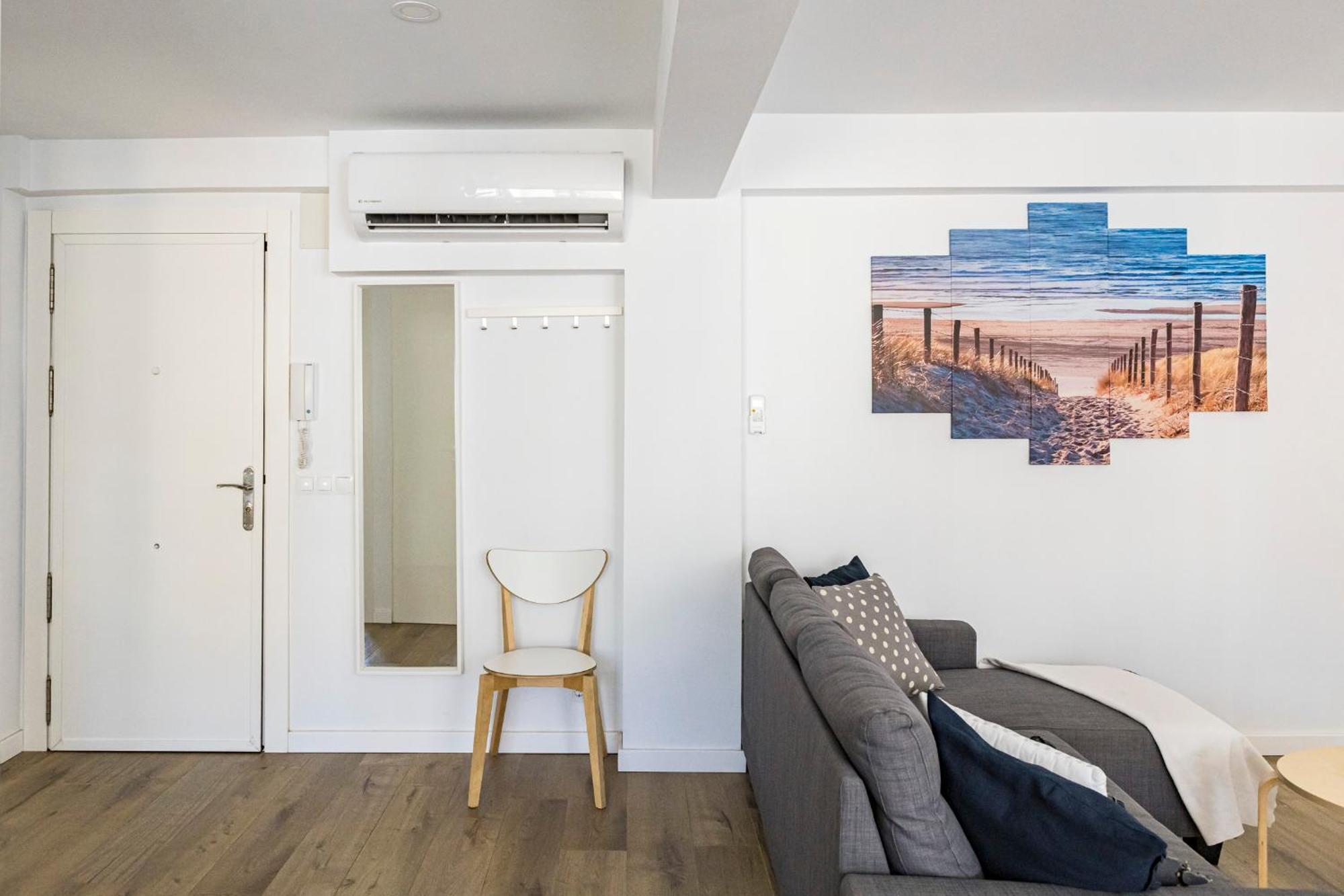 Malaga Beach Apartment *