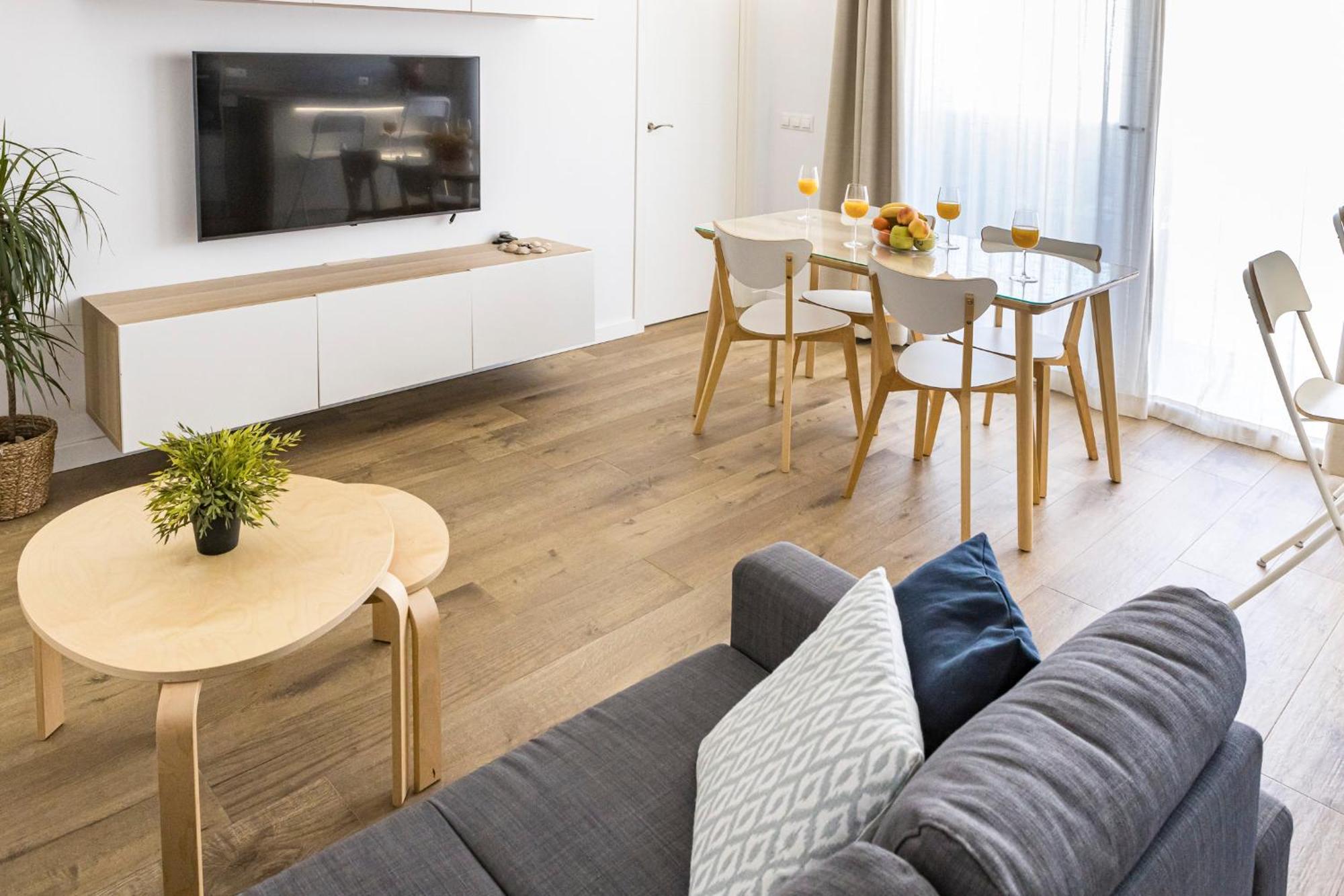 Malaga Beach Apartment *