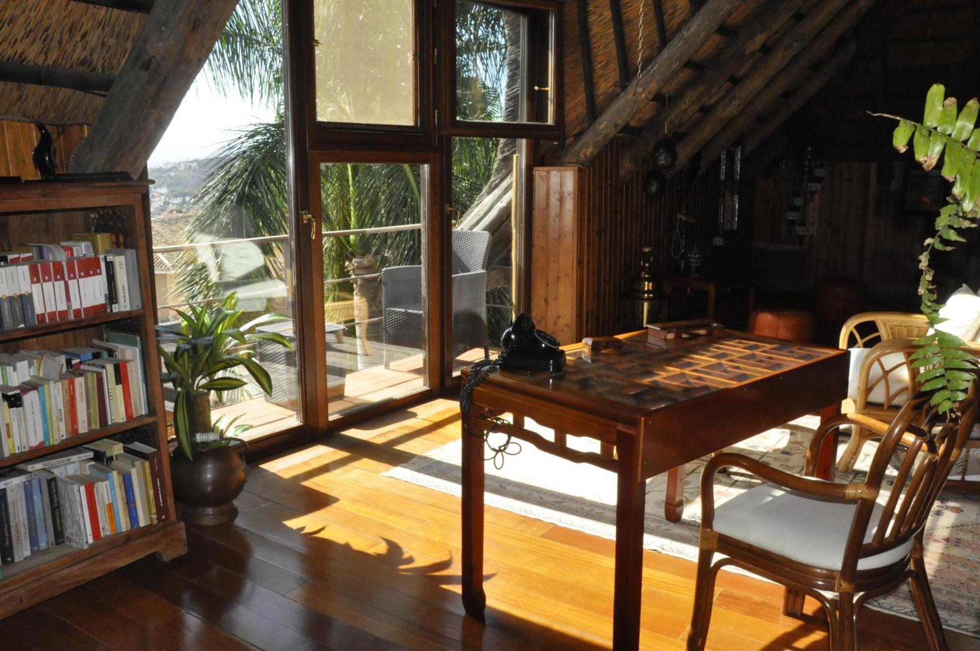 Indonesian Palace Luxurious Boutique Villa