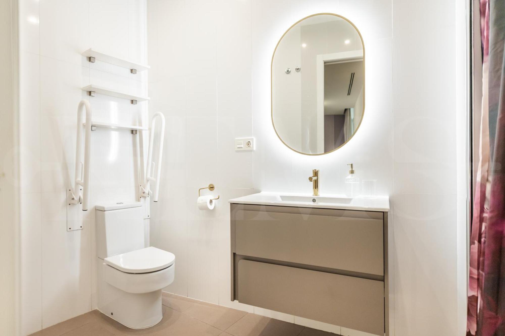 Sophisticated Modern Center By Rems