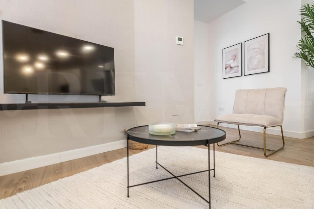 Apartamento Enchanting And Bright Center By Rems