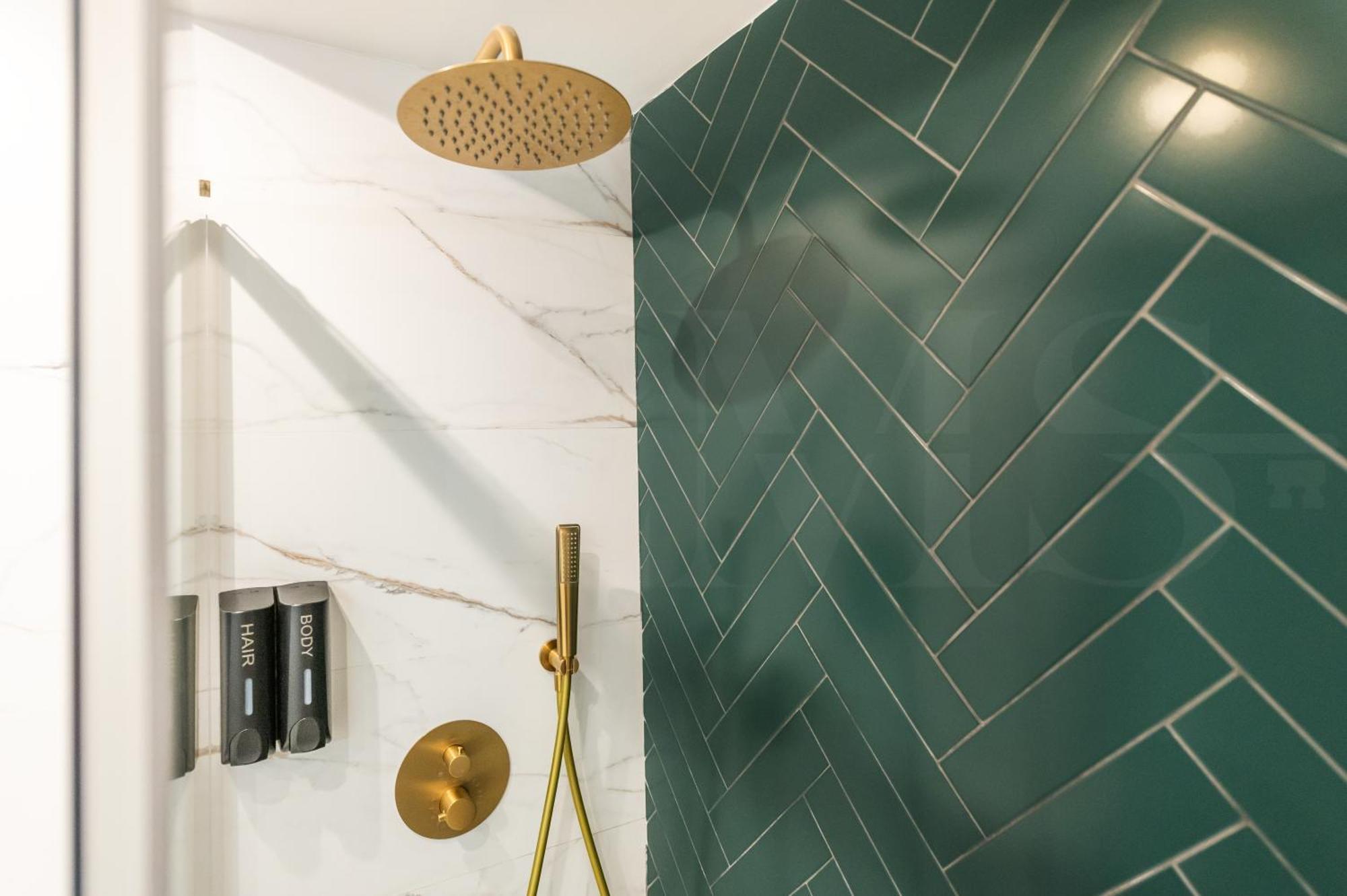 Glamorous Flat In The Heart Of By Rems *