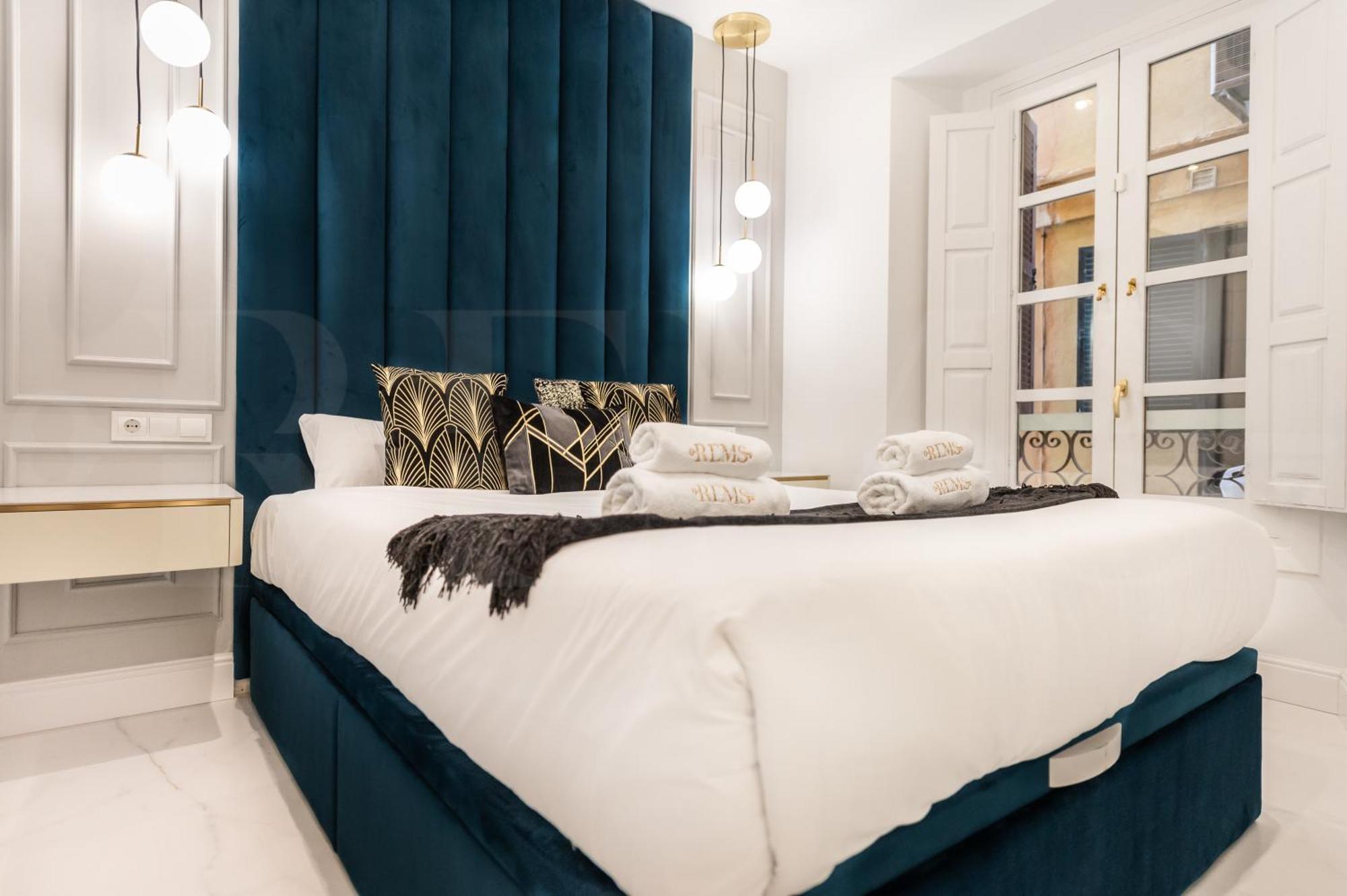 Apartment Glamorous Flat In The Heart Of By Rems *