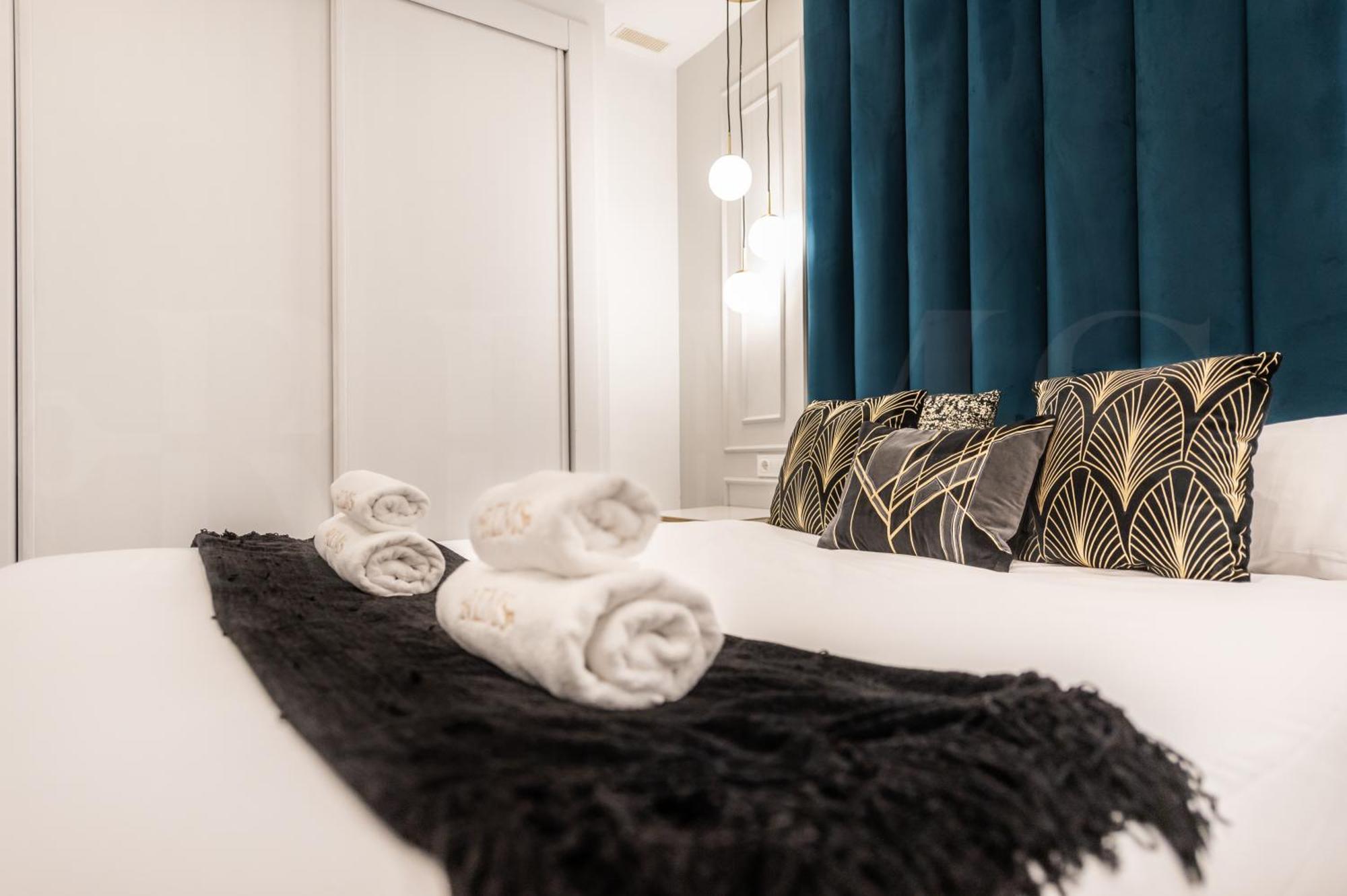 Glamorous Flat In The Heart Of By Rems *