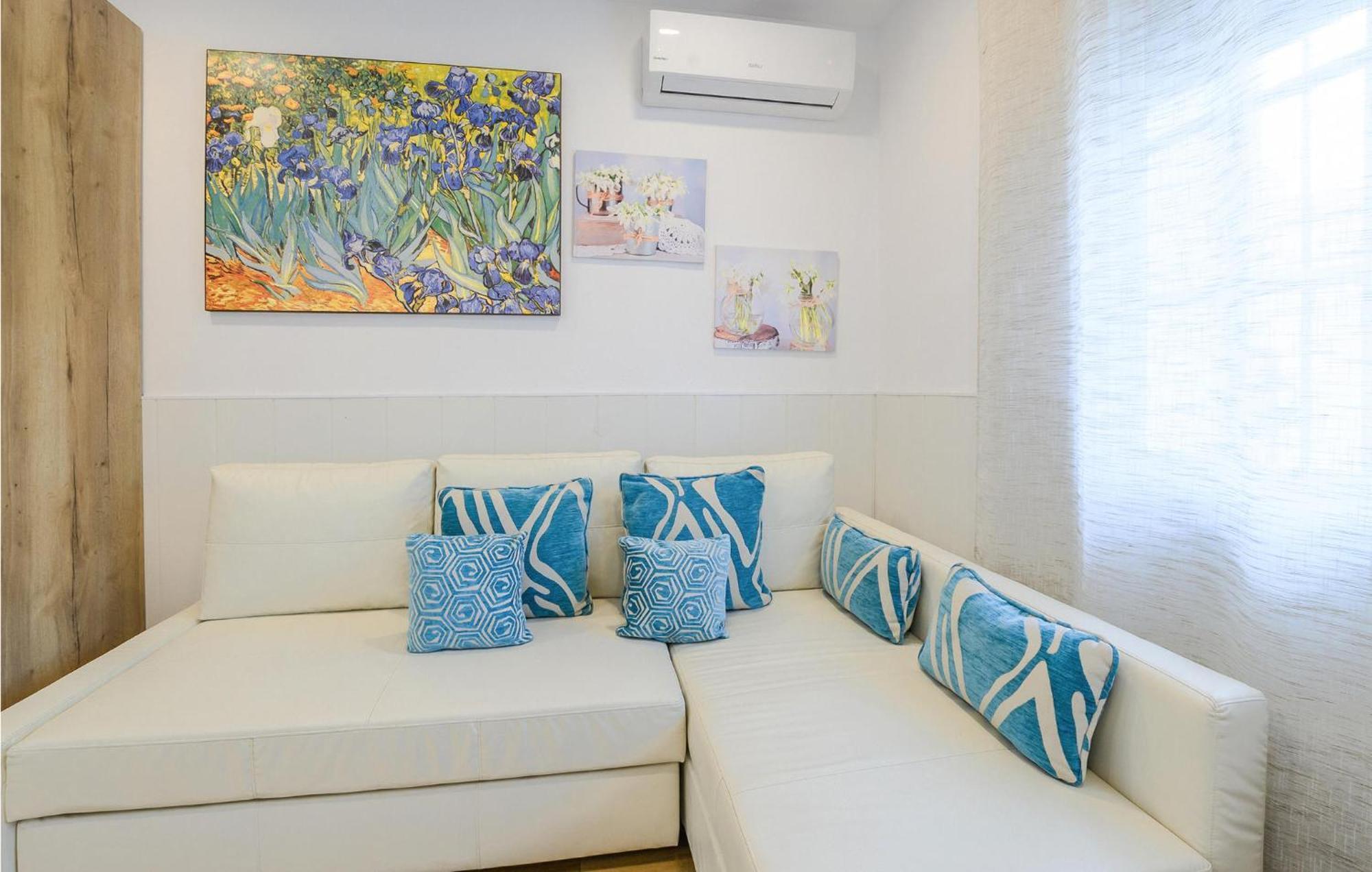 Сasa de vacaciones 2 Bedroom Lovely In