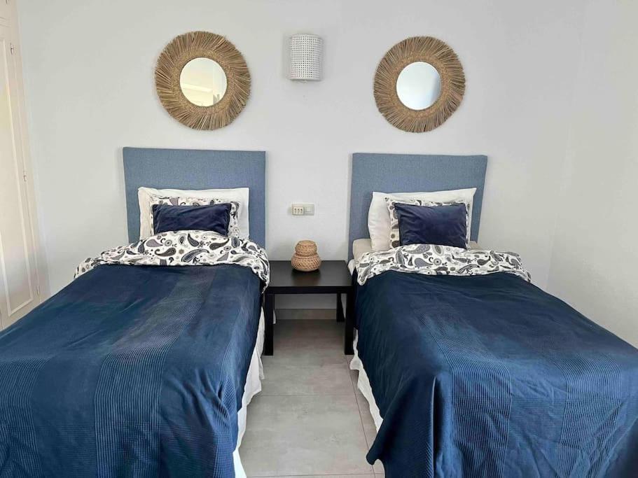 Nyrenoverat! Beachfront Townhouse Med Pool Сasa de vacaciones Málaga