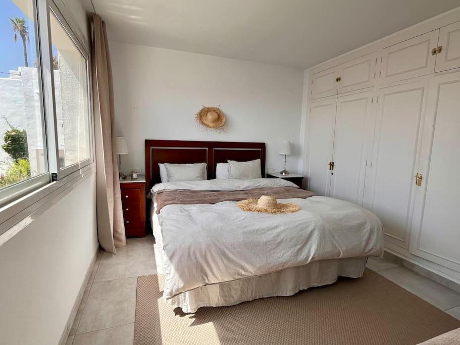 Nyrenoverat! Beachfront Townhouse Med Pool Сasa de vacaciones