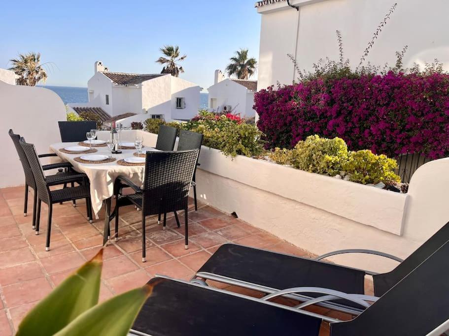 Сasa de vacaciones Nyrenoverat! Beachfront Townhouse Med Pool