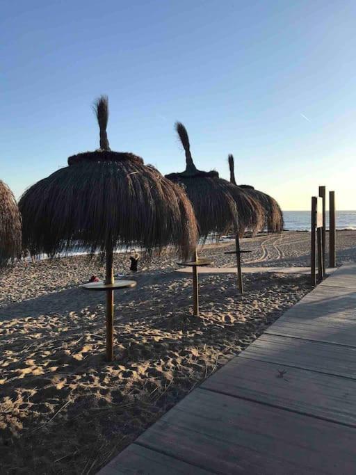 Сasa de vacaciones Nyrenoverat! Beachfront Townhouse Med Pool Málaga