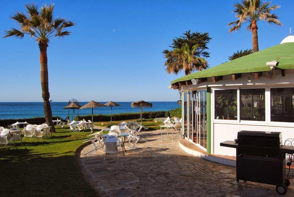 Сasa de vacaciones Nyrenoverat! Beachfront Townhouse Med Pool *