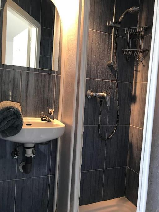 Сasa de vacaciones Nyrenoverat! Beachfront Townhouse Med Pool