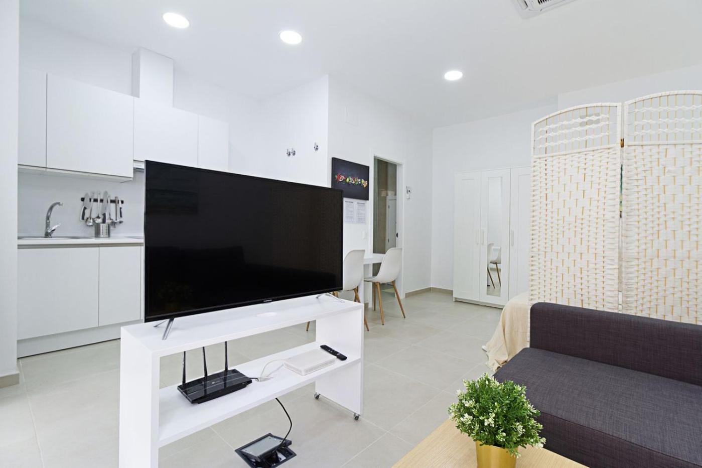 Estudio En Centro Noblejas Apartment